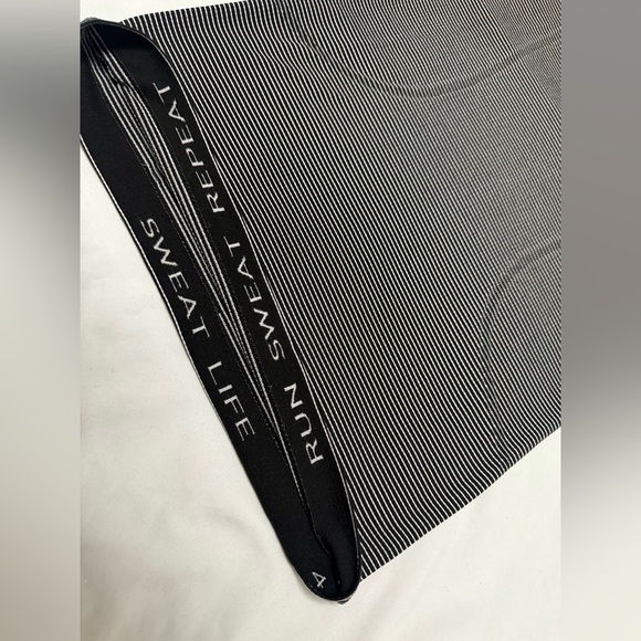 Lululemon Run: Swiftly Tech Short Sleeve Crew - Picture 6 of 9